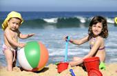 Безопасные игры на пляже или как защитить ребенка от солнца?